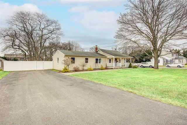 507 Gillette Avenue, Bayport, NY 11705