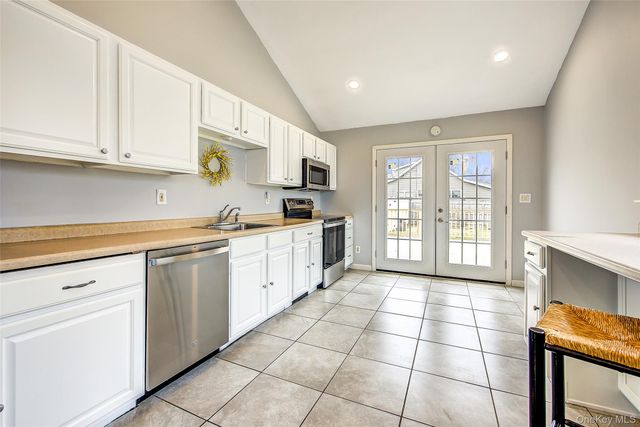 507 Gillette Avenue, Bayport, NY 11705