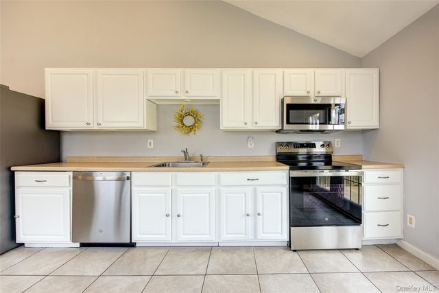 507 Gillette Avenue, Bayport, NY 11705