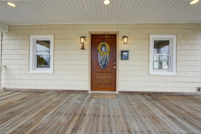 507 Gillette Avenue, Bayport, NY 11705