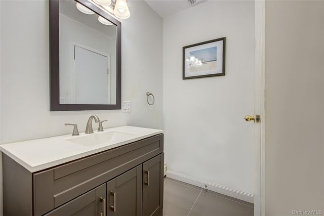 507 Gillette Avenue, Bayport, NY 11705