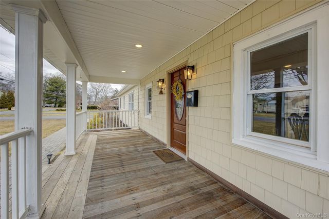 507 Gillette Avenue, Bayport, NY 11705