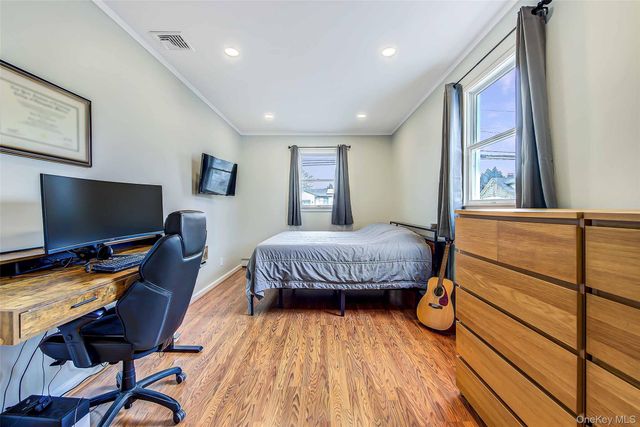 507 Gillette Avenue, Bayport, NY 11705