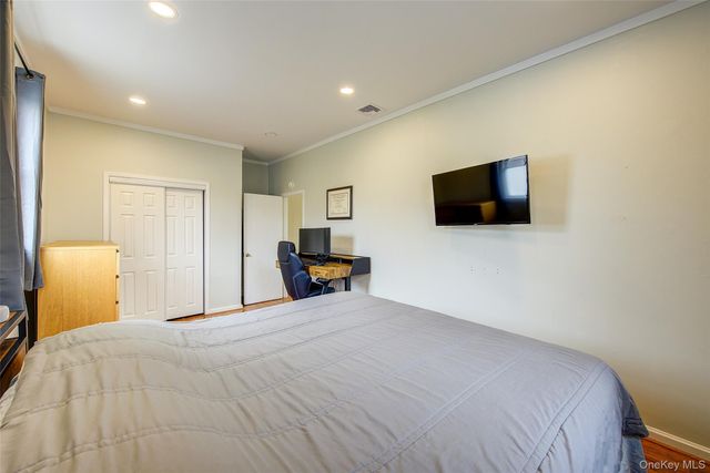 507 Gillette Avenue, Bayport, NY 11705