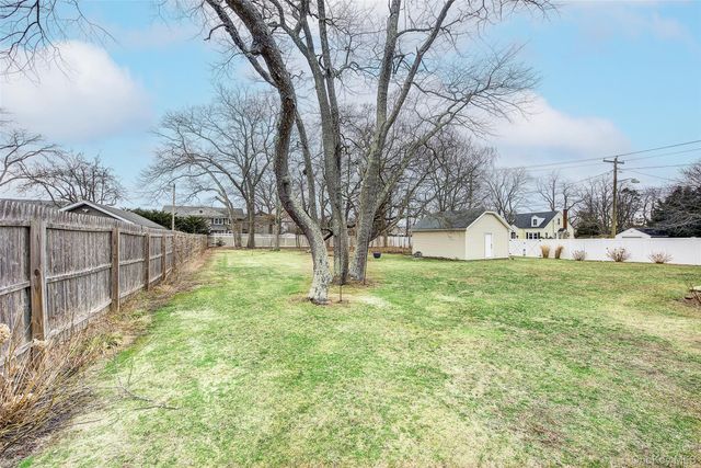 507 Gillette Avenue, Bayport, NY 11705