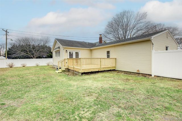 507 Gillette Avenue, Bayport, NY 11705