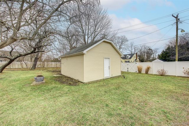 507 Gillette Avenue, Bayport, NY 11705