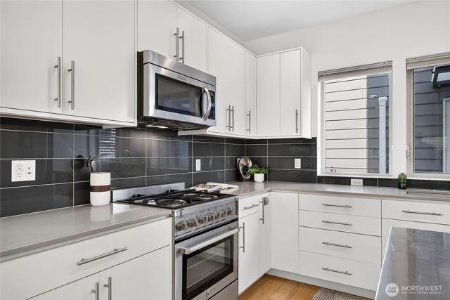 4222 Linden Avenue N, Seattle, WA 98103