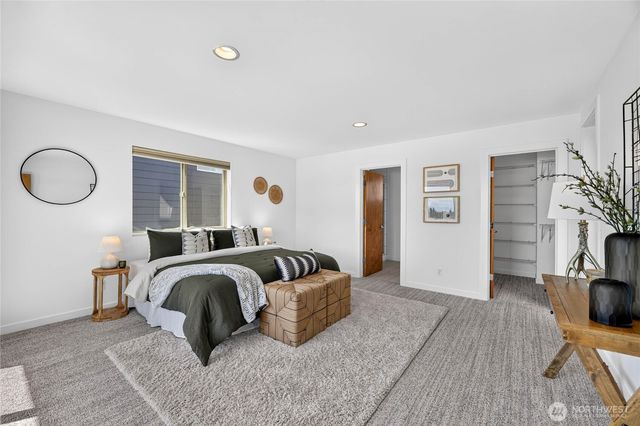 4222 Linden Avenue N, Seattle, WA 98103