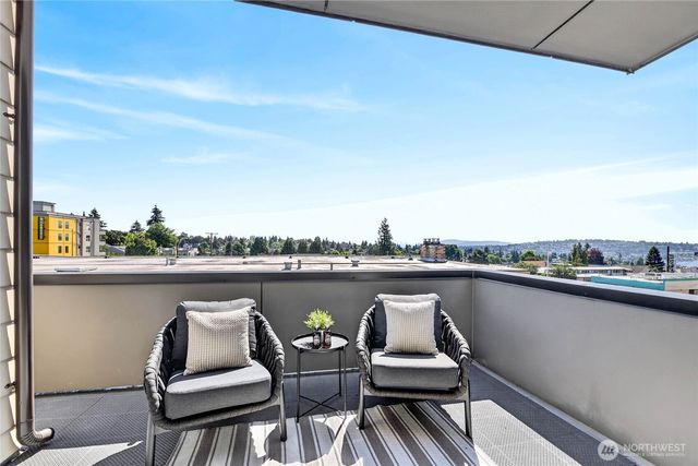 4222 Linden Avenue N, Seattle, WA 98103