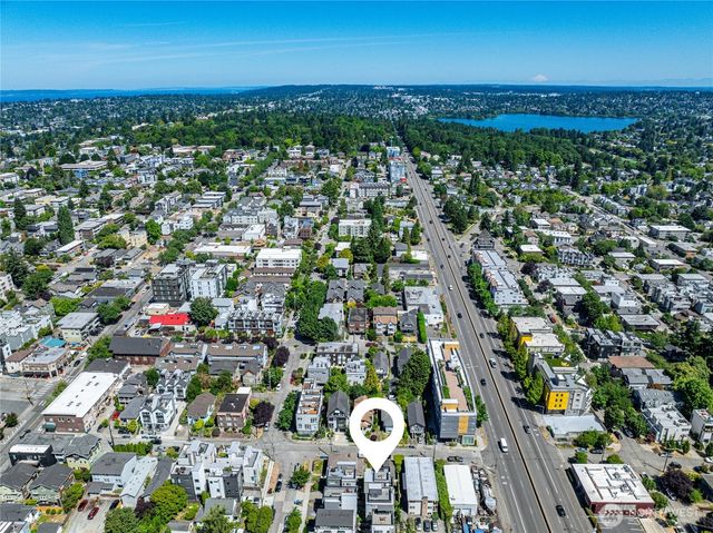 4222 Linden Avenue N, Seattle, WA 98103