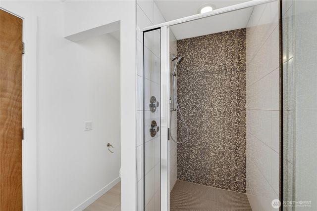 4222 Linden Avenue N, Seattle, WA 98103