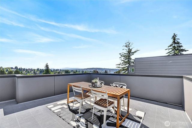 4222 Linden Avenue N, Seattle, WA 98103