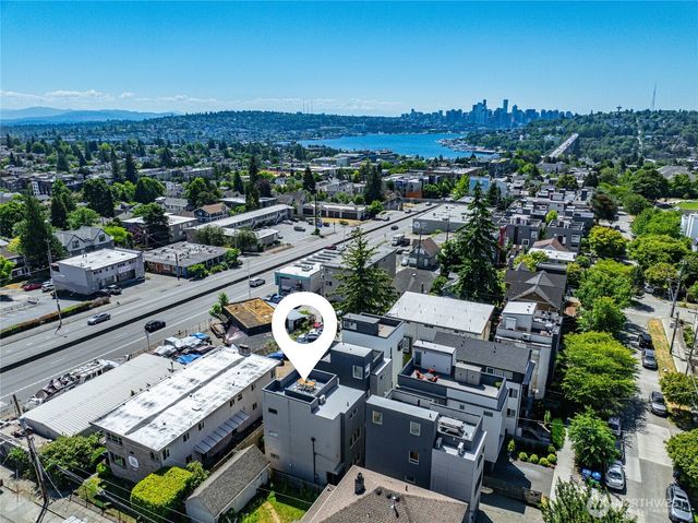 4222 Linden Avenue N, Seattle, WA 98103