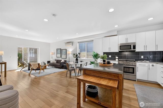 4222 Linden Avenue N, Seattle, WA 98103