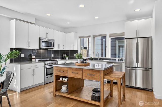 4222 Linden Avenue N, Seattle, WA 98103