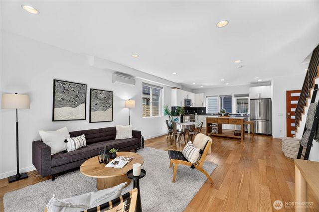 4222 Linden Avenue N, Seattle, WA 98103