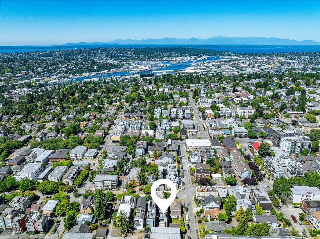 4222 Linden Avenue N, Seattle, WA 98103