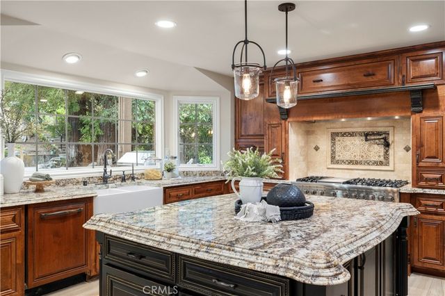 24923 Highspring, Newhall, CA 91321