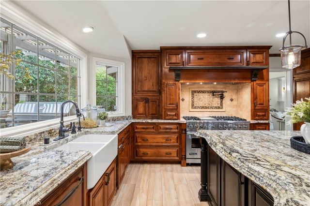 24923 Highspring, Newhall, CA 91321