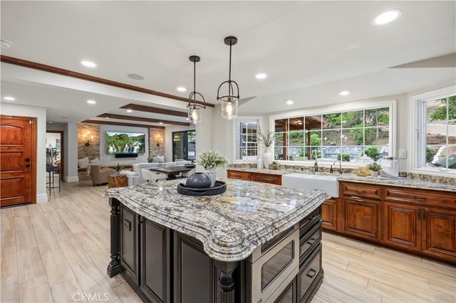 24923 Highspring, Newhall, CA 91321