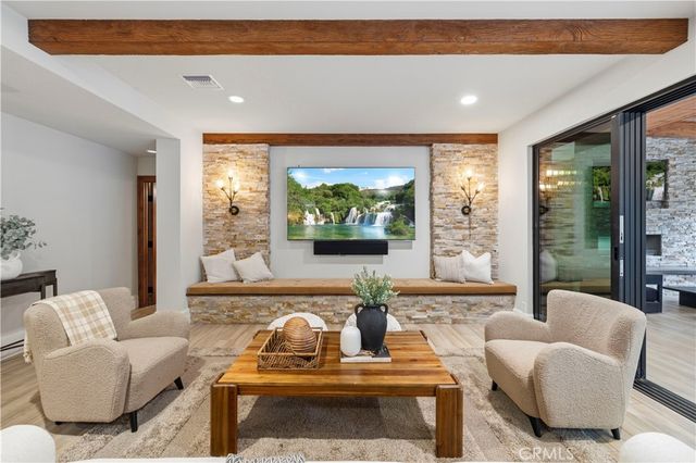 24923 Highspring, Newhall, CA 91321