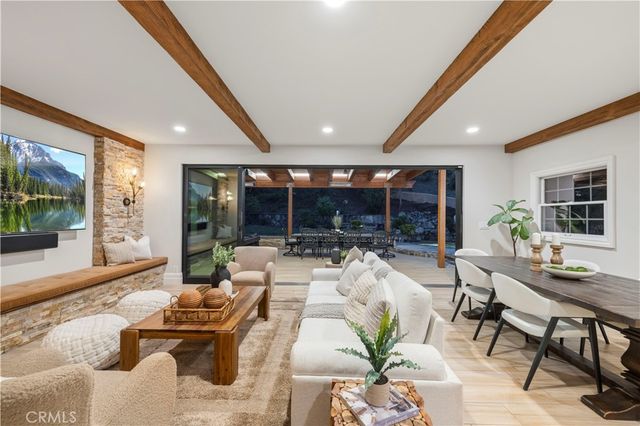 24923 Highspring, Newhall, CA 91321