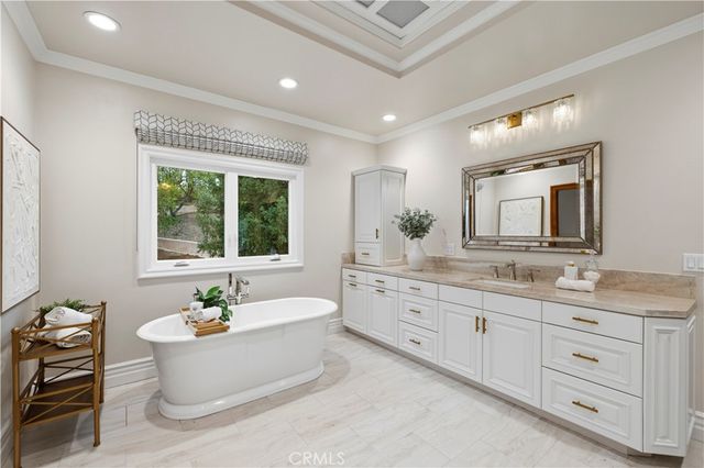 24923 Highspring, Newhall, CA 91321