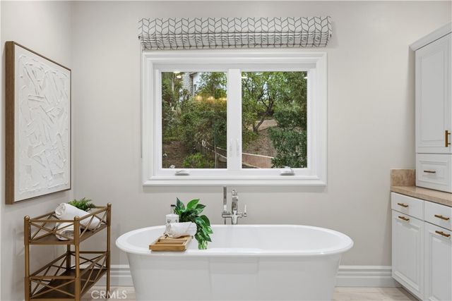 24923 Highspring, Newhall, CA 91321