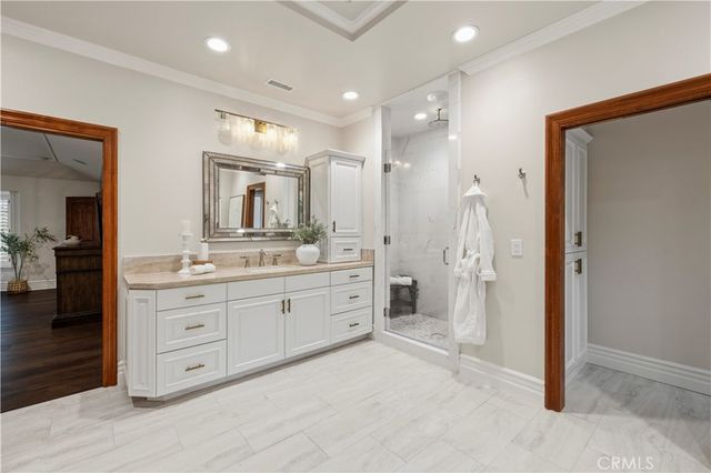 24923 Highspring, Newhall, CA 91321