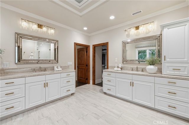 24923 Highspring, Newhall, CA 91321