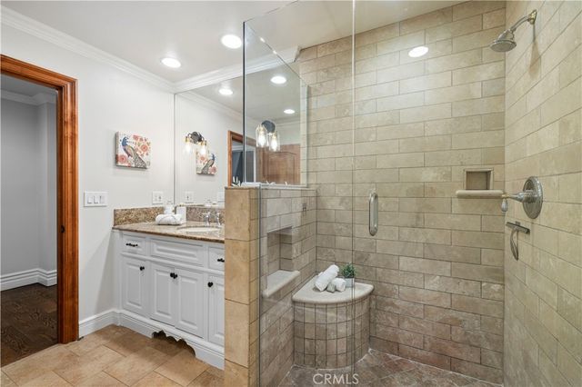 24923 Highspring, Newhall, CA 91321