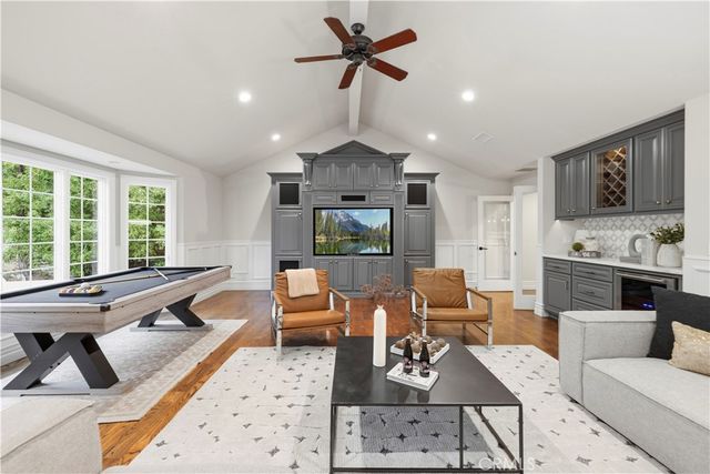 24923 Highspring, Newhall, CA 91321