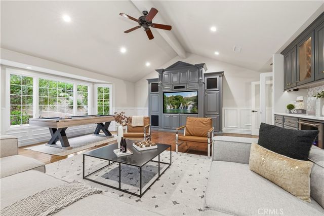 24923 Highspring, Newhall, CA 91321