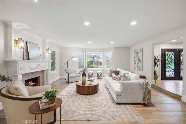 24923 Highspring, Newhall, CA 91321