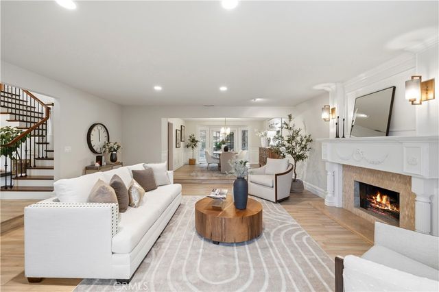 24923 Highspring, Newhall, CA 91321