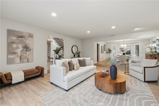 24923 Highspring, Newhall, CA 91321