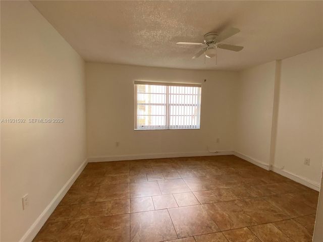 295 NW 72nd Ave 204, Miami, FL 33126