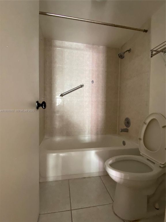 Image 10 of property listing at 295 NW 72nd Ave 204, Miami, FL 33126