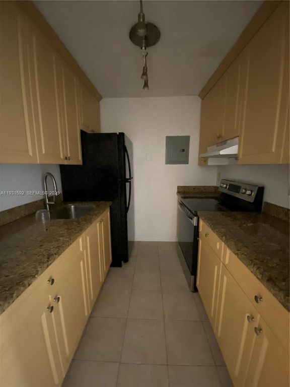 Image 3 of property listing at 295 NW 72nd Ave 204, Miami, FL 33126