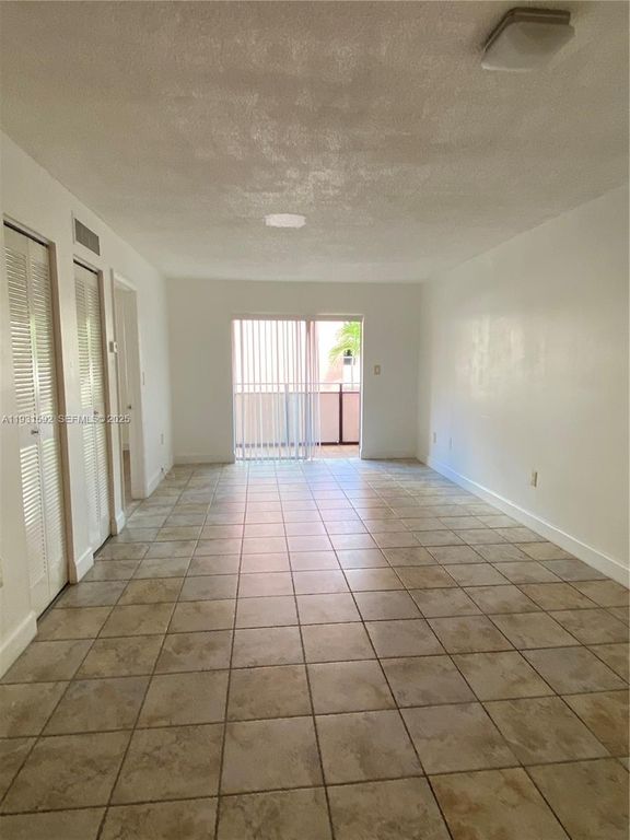 Image 4 of property listing at 295 NW 72nd Ave 204, Miami, FL 33126