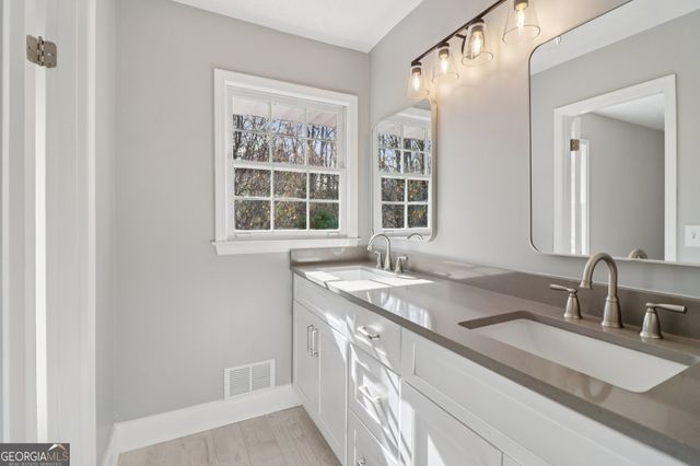 937 Hidden Falls Lane SE, Smyrna, GA 30082