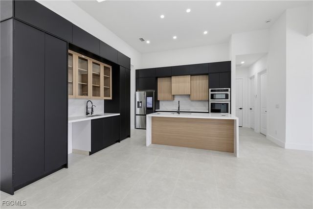 3412 NE 21st PL, Cape Coral, FL 33909