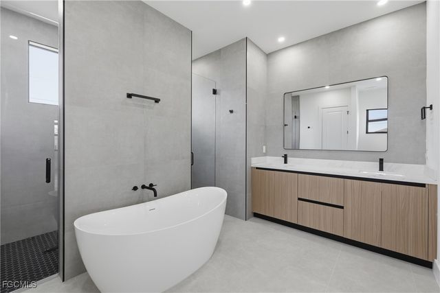 3412 NE 21st PL, Cape Coral, FL 33909