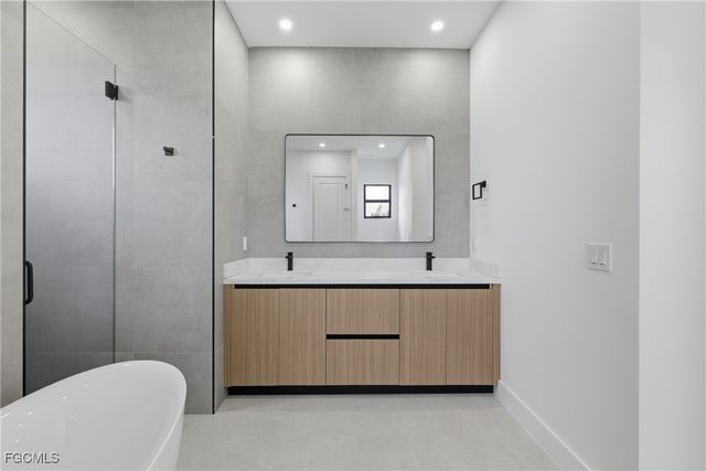 3412 NE 21st PL, Cape Coral, FL 33909