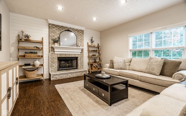 9091 Iris Lane, Zionsville, IN 46077