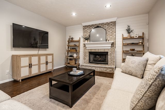 9091 Iris Lane, Zionsville, IN 46077