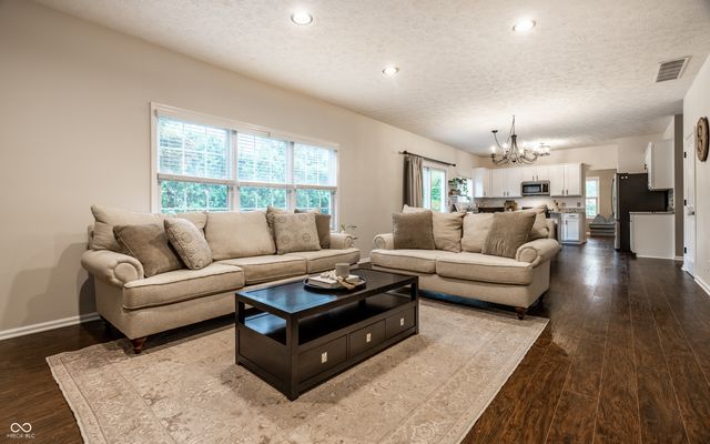9091 Iris Lane, Zionsville, IN 46077