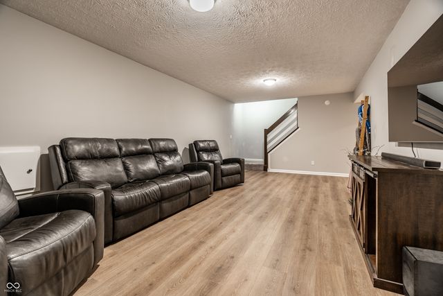 9091 Iris Lane, Zionsville, IN 46077