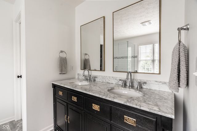 9091 Iris Lane, Zionsville, IN 46077
